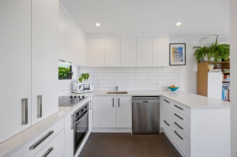 Photo of property in 4a Sullivan Avenue, Mangere Bridge, Auckland, 2022