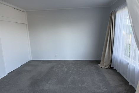 Photo of property in 19 Raleigh Road, Northcote, Auckland, 0627