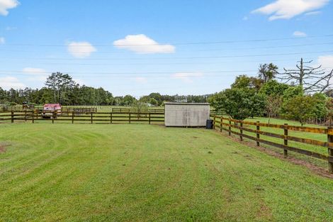 Photo of property in 61 Boord Crescent, Kumeu, 0891
