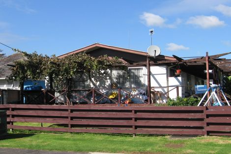 Photo of property in 12 Hamurana Place, Te Atatu Peninsula, Auckland, 0610