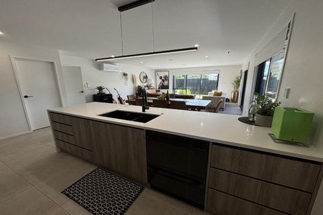 Photo of property in 16 Mutetai Road, Clarks Beach, 2122