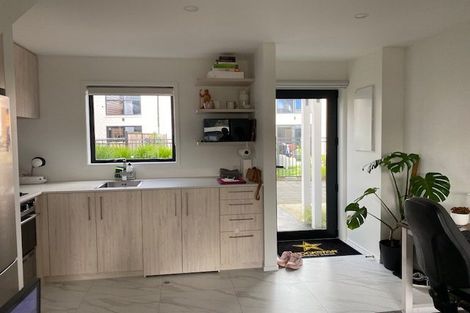 Photo of property in 3/172 Don Buck Road, Massey, Auckland, 0614