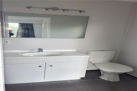 Photo of property in 2/10 Tulloch Place, Conifer Grove, Takanini, 2112