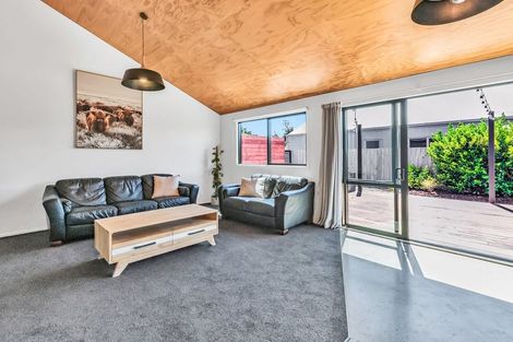 Photo of property in 16 Glen Oak Drive, Kirwee, Darfield, 7571