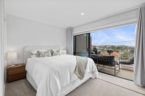 Photo of property in 23 Braemar Road, Rothesay Bay, Auckland, 0630