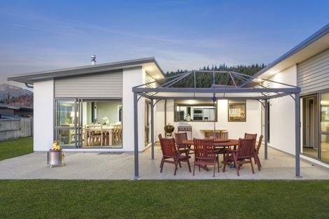 Photo of property in 7 Centre Crescent, Wanaka, 9305