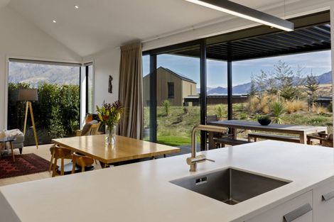 Photo of property in 7 Kotuku Lane, Jacks Point, Queenstown, 9371