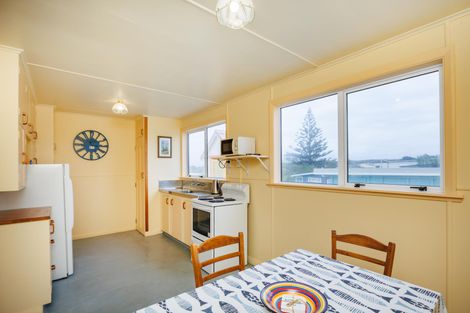 Photo of property in 19 Marine Parade South, Foxton Beach, Foxton, 4815