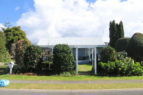 Photo of property in 124 Moana Anu Anu Avenue, Whangamata, 3620