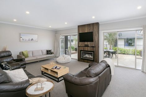 Photo of property in 15 Lady Jocelyn Place, Whitianga, 3510