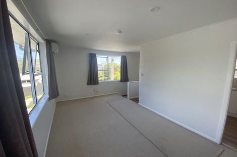 Photo of property in 1/10 Mckelvey Place, Tawa, Wellington, 5028
