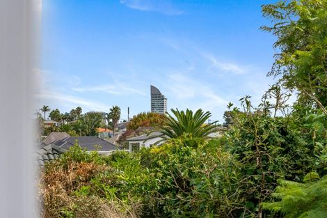 Photo of property in 9a/1 Eversleigh Road, Belmont, Auckland, 0622