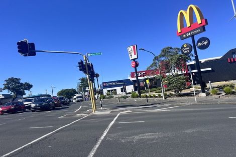 Photo of property in 134a Mokoia Road, Chatswood, Auckland, 0626