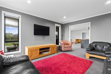 Photo of property in 37 Mike Smith Drive, Cambridge, 3434