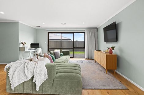Photo of property in 11 Tutira Place, Poraiti, 4112