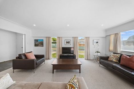 Photo of property in 10 Alf Walker Place, Papakura, 2110