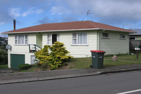 Photo of property in 21 Quigley Street, Newlands, Wellington, 6037