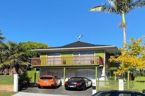 Photo of property in 18 Reynella Drive, Massey, Auckland, 0614