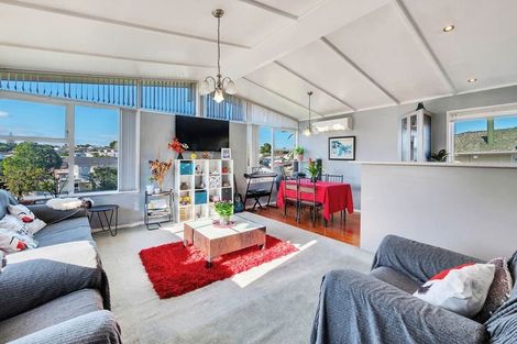 Photo of property in 2 Karo Place, Glendene, Auckland, 0602