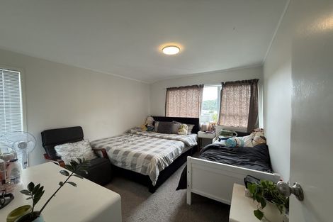 Photo of property in 2/11 Simon Ellice Drive, Bayview, Auckland, 0629