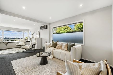 Photo of property in 2/81 Sylvan Avenue, Northcote, Auckland, 0627