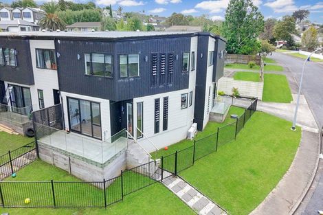 Photo of property in 2 Peterhouse Place, West Harbour, Auckland, 0618