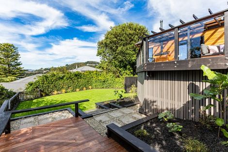 Photo of property in 77 Paremata Road, Paremata, Porirua, 5024