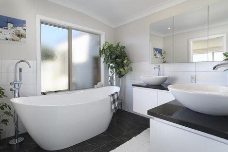 Photo of property in 18 Hinewa Road, Otumoetai, Tauranga, 3110