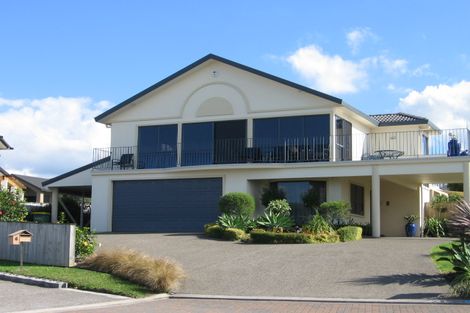 Photo of property in 8 Mahina Place, Te Atatu Peninsula, Auckland, 0610