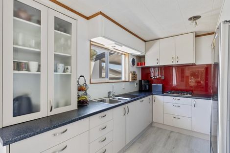 Photo of property in 10 Elder Grove, Whalers Gate, New Plymouth, 4310