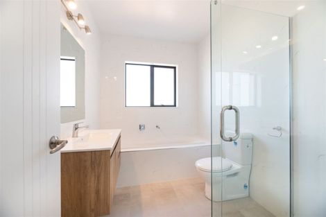 Photo of property in 8 Myra G Place, Stanmore Bay, Whangaparaoa, 0932