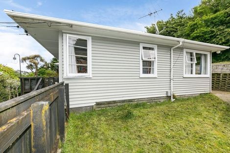 Photo of property in 165 Newlands Road, Newlands, Wellington, 6037