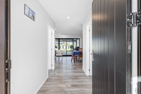 Photo of property in 17 Cyprus Place, Fitzherbert, Palmerston North, 4410