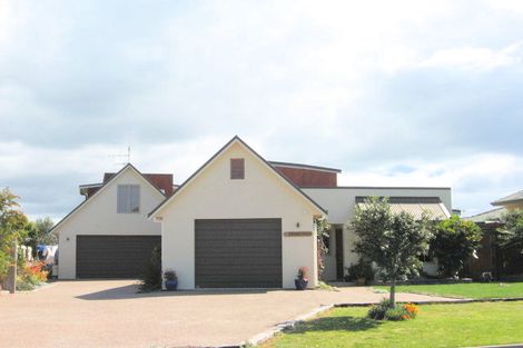 Photo of property in 15 Pirika Place, Papamoa Beach, Papamoa, 3118