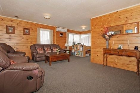 Photo of property in 14 Peppertree Glade, Kelvin Grove, Palmerston North, 4414