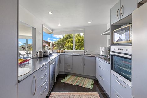 Photo of property in 28 Murano Place, Chatswood, Auckland, 0626