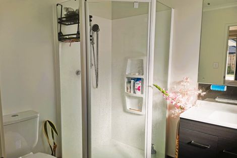 Photo of property in 12 Te Taniwha Road, One Tree Point, 0118