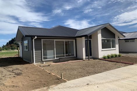 Photo of property in 4 Van Baarle Close, Carterton, 5713