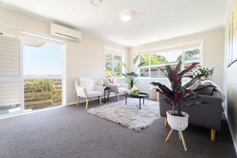 Photo of property in 5 Kenmore Street, Newlands, Wellington, 6037