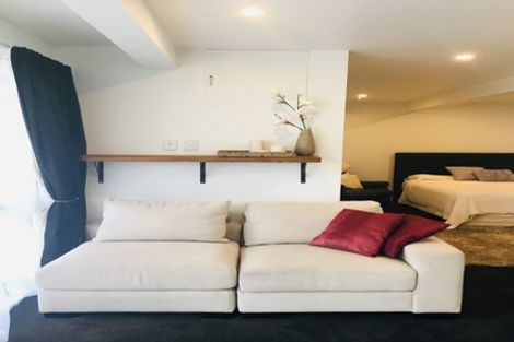 Photo of property in 15 Trinidad Crescent, Grenada Village, Wellington, 6037