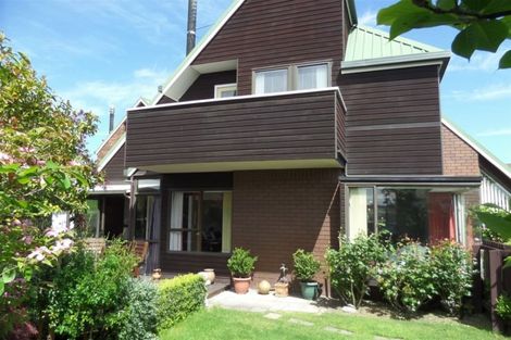 Photo of property in 2/35 Solway Avenue, Ilam, Christchurch, 8041