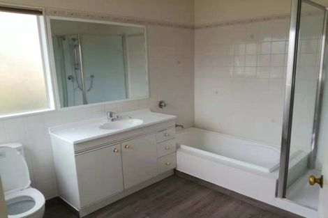 Photo of property in 36a Crichton Terrace, Hauraki, Auckland, 0622