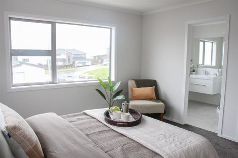 Photo of property in 9 Stockport Grove, Churton Park, 6037