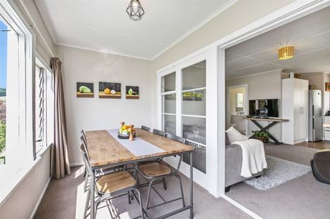 Photo of property in 15 Awaroa Road, Helensville, 0800