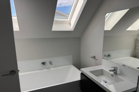 Photo of property in 91c Whites Line East, Waiwhetu, Lower Hutt, 5010