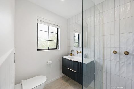 Photo of property in 17 Paddington Grove, Karori, Wellington, 6012