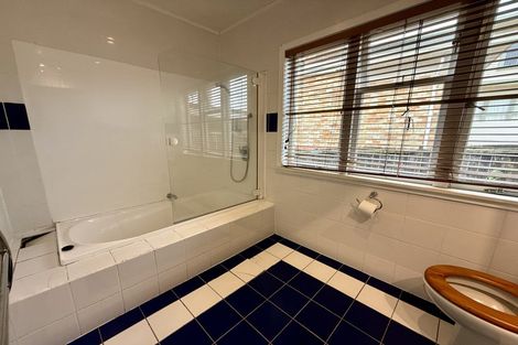 Photo of property in 93 Sylvan Avenue, Northcote, Auckland, 0627