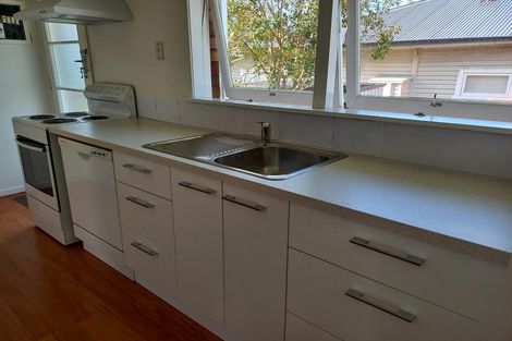 Photo of property in 22 Old Lake Road, Narrow Neck, Auckland, 0624
