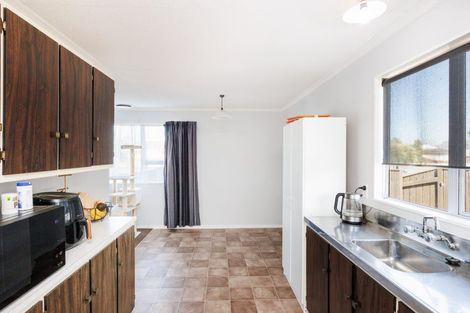 Photo of property in 61 Hillcrest Drive, Kelvin Grove, Palmerston North, 4414