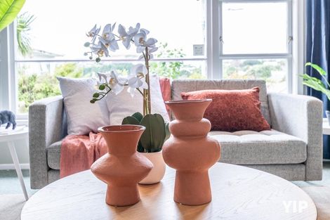 Photo of property in 35 Kahikatea Grove, Paparangi, Wellington, 6037